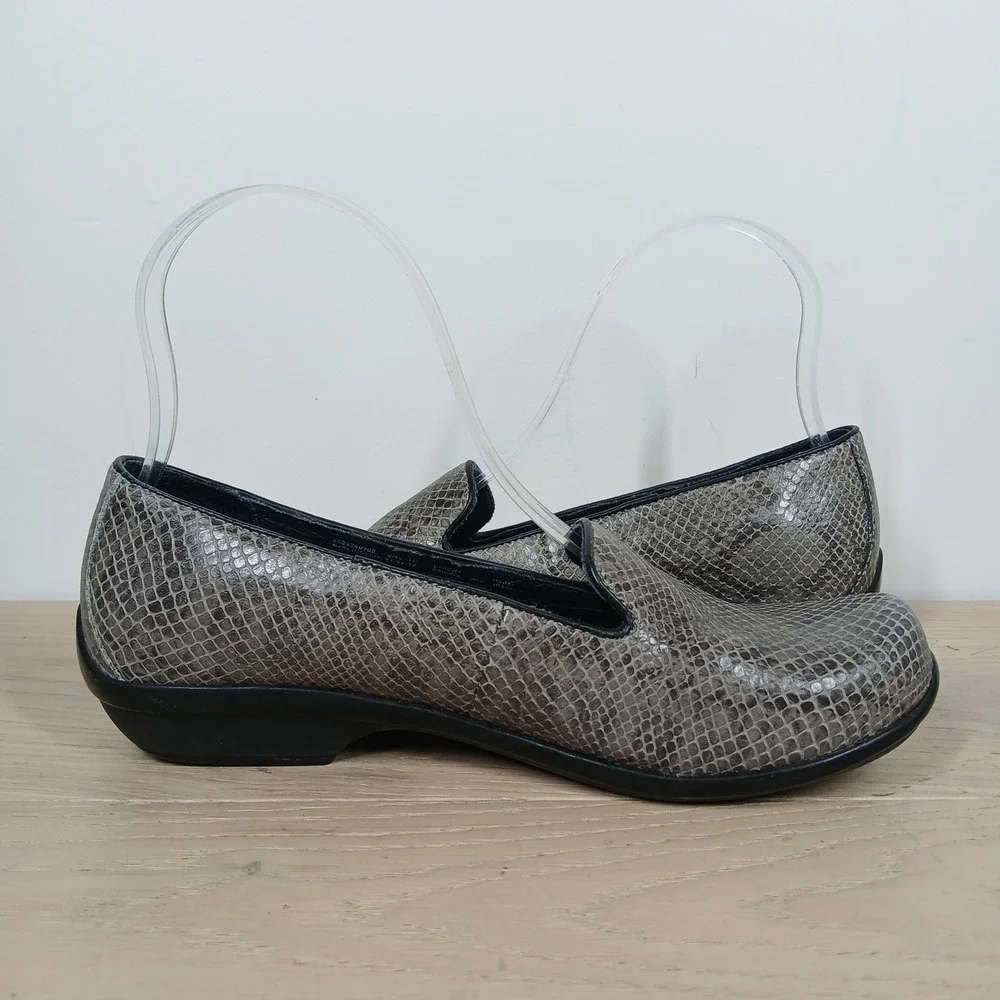 Dansko Loafers Womens 36 Grey Leather Snakeskin Embossed Low Wedge Slip On Shoes